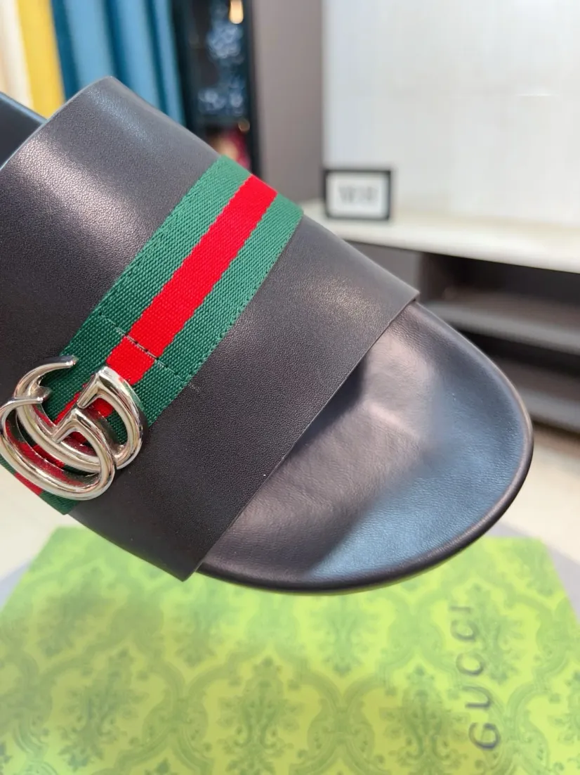 Men's Men's Shoes💰300🌸🌸【GUCCI New Style】This slipper is made of GG polyester fiber and is decorated with the Gucci label on the front, adding a bold logo feel to the style. "Gucci Made in Italy" stamped label Rubber sole Flat Made in Italy Men's sizes 39 to 45, (46. Customized